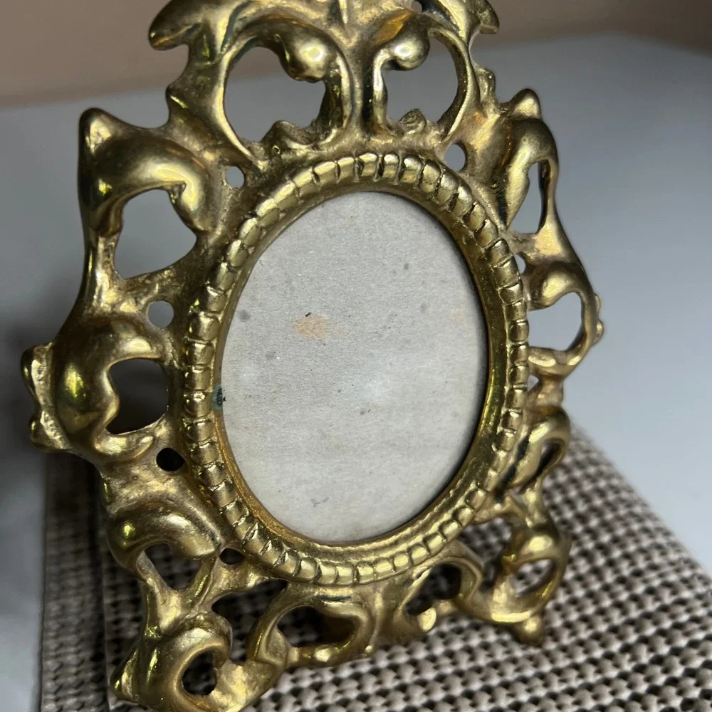 Vintage Ornate Brass Oval Picture Frame Filigree Scroll Tabletop 4.5 Inch
